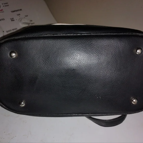 CHANEL Black and Cream Quilted Purse... read Description... - Picture 8 of 11